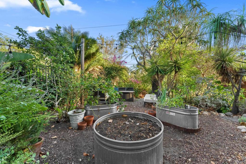 3129 Redwood Street