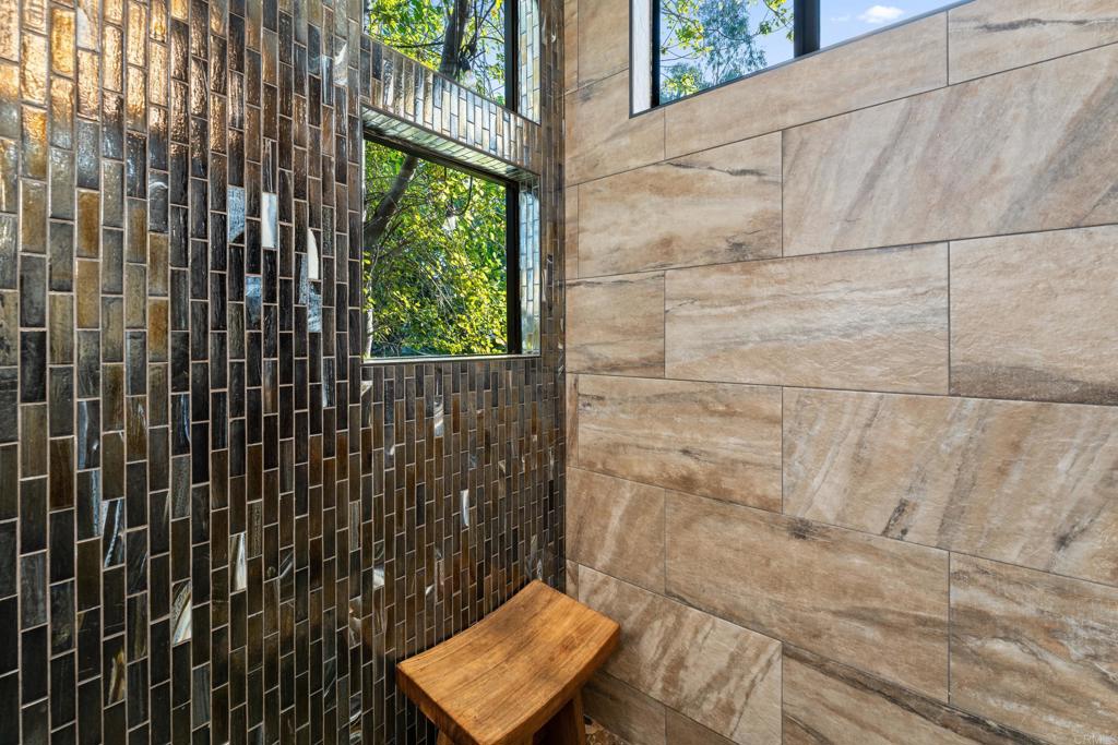 3129 Redwood Street