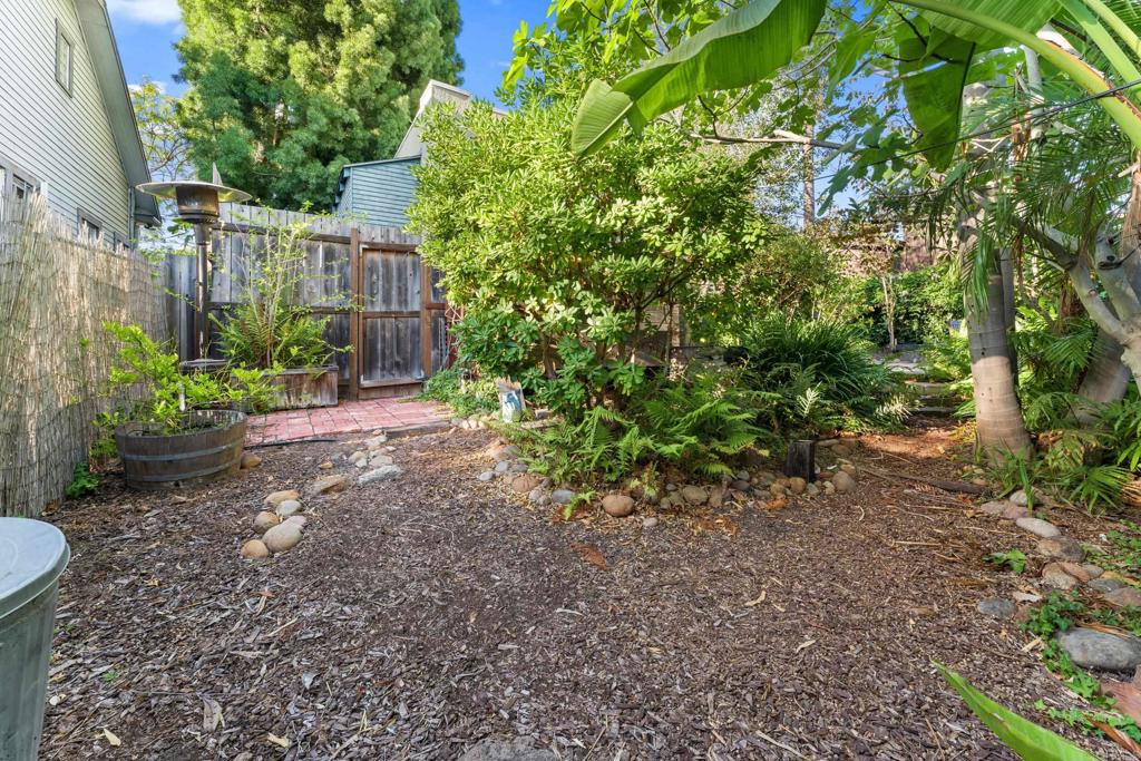 3129 Redwood Street
