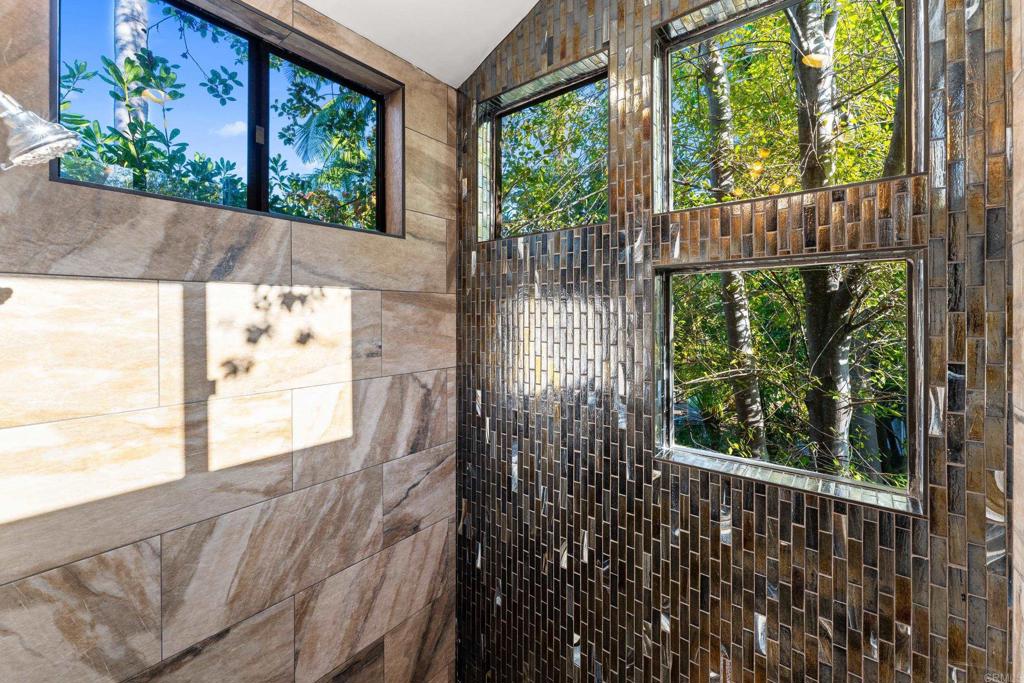 3129 Redwood Street