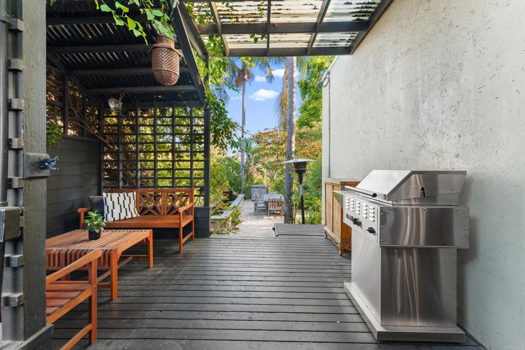 3129 Redwood Street