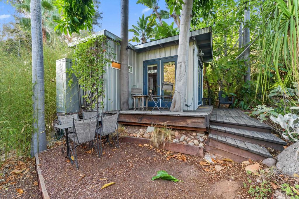 3129 Redwood Street
