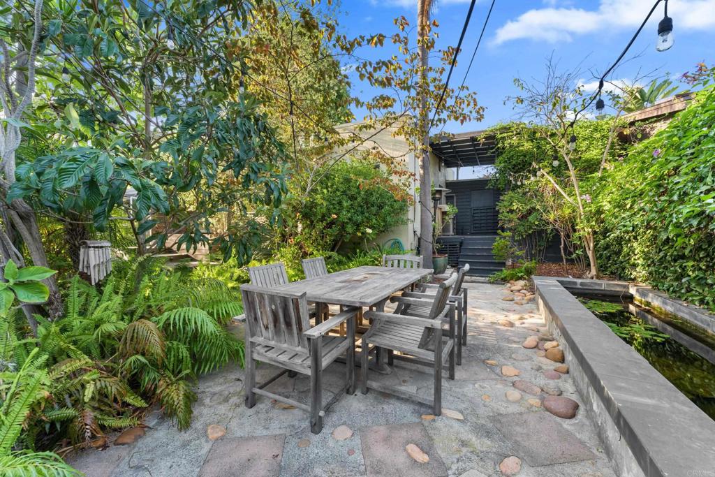 3129 Redwood Street