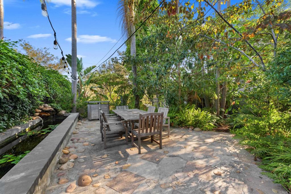 3129 Redwood Street