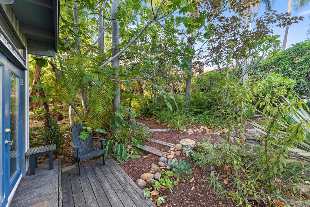 3129 Redwood Street