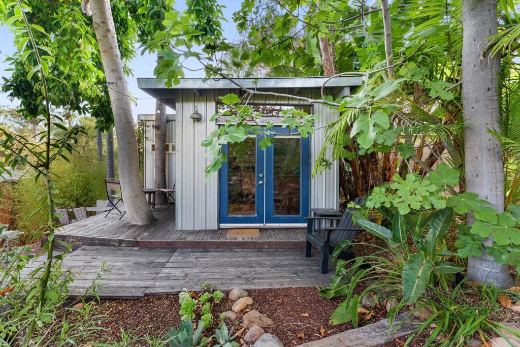 3129 Redwood Street