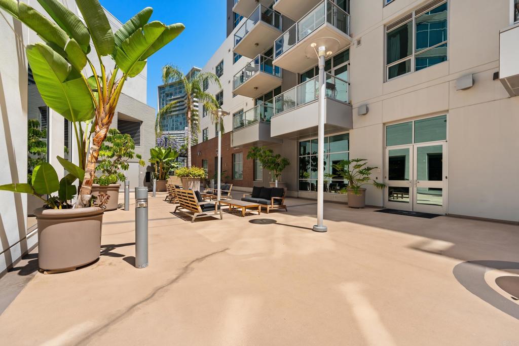 253 10Th Avenue 1104