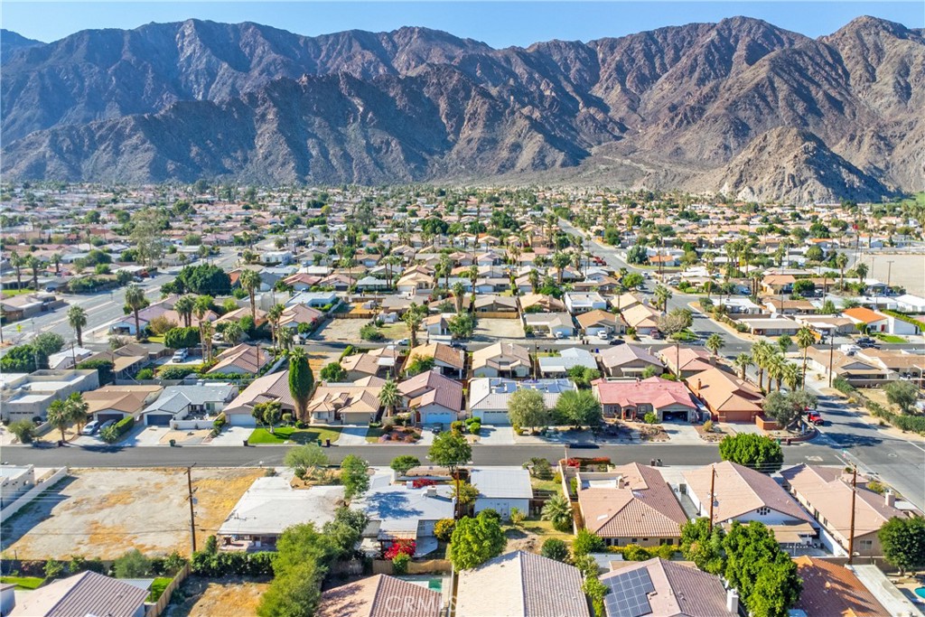 51592 Avenida Navarro