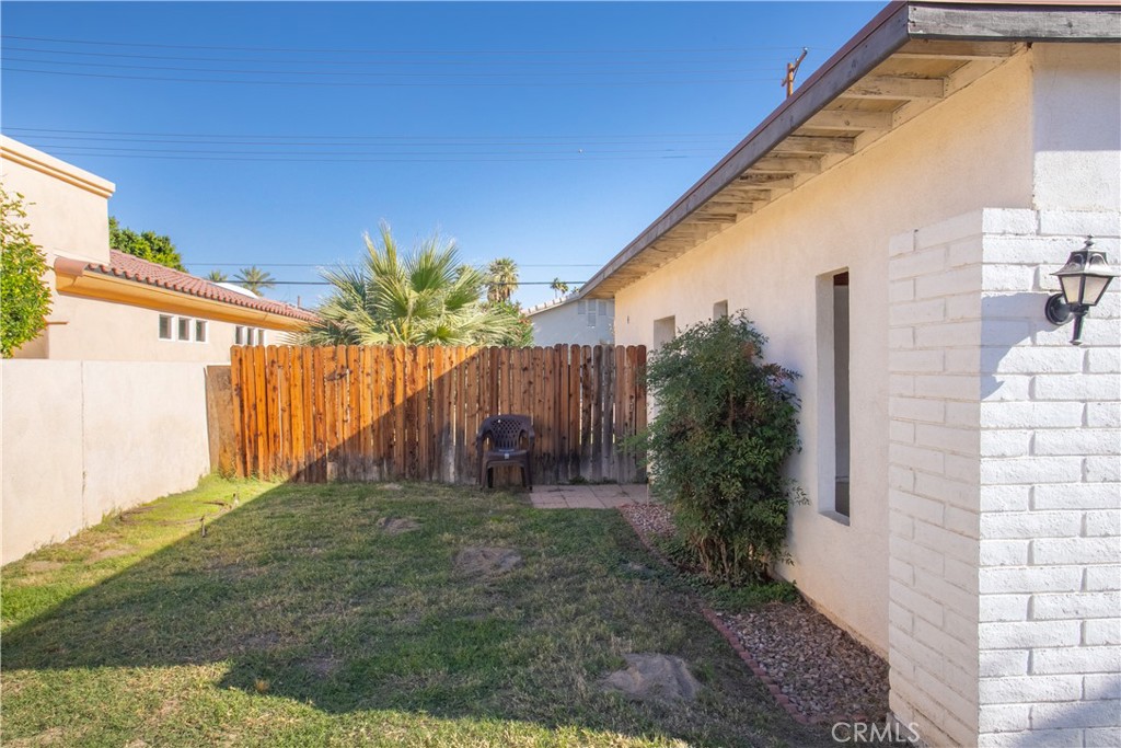 51592 Avenida Navarro