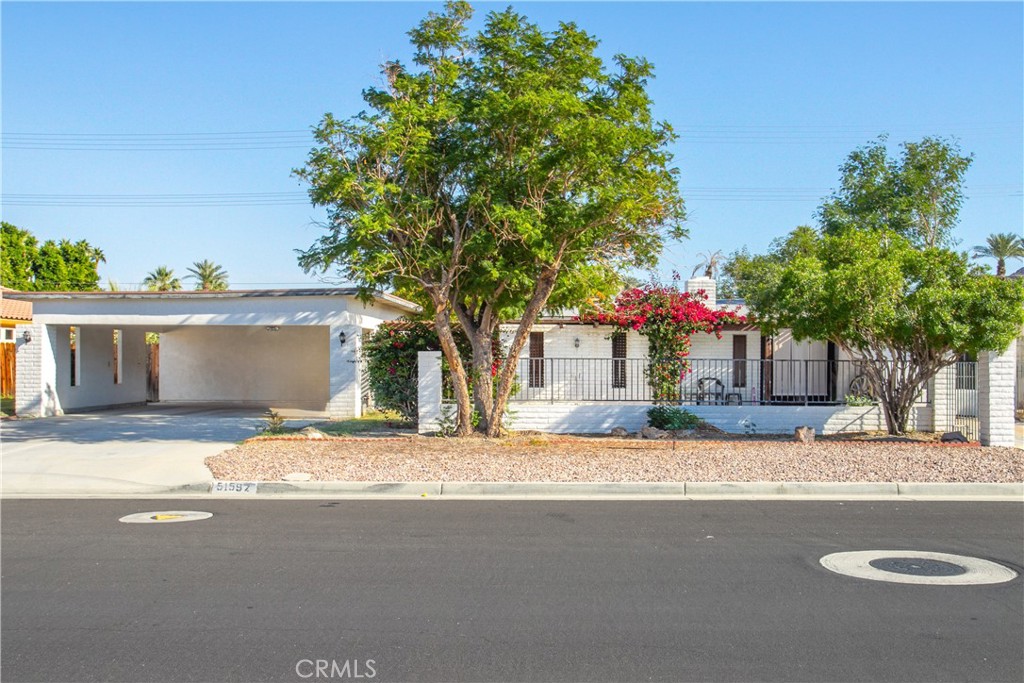 51592 Avenida Navarro