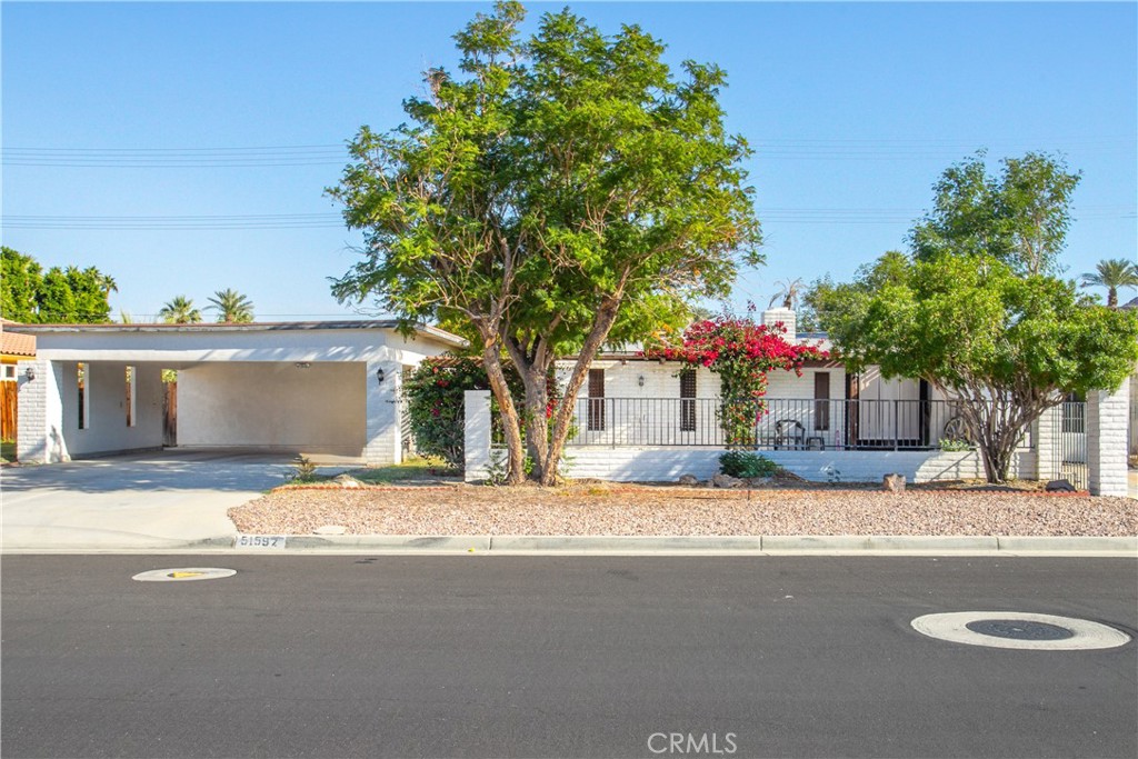 51592 Avenida Navarro