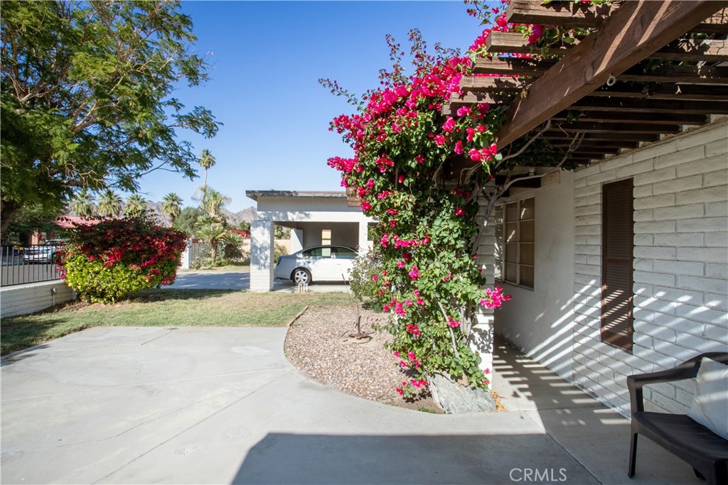 51592 Avenida Navarro