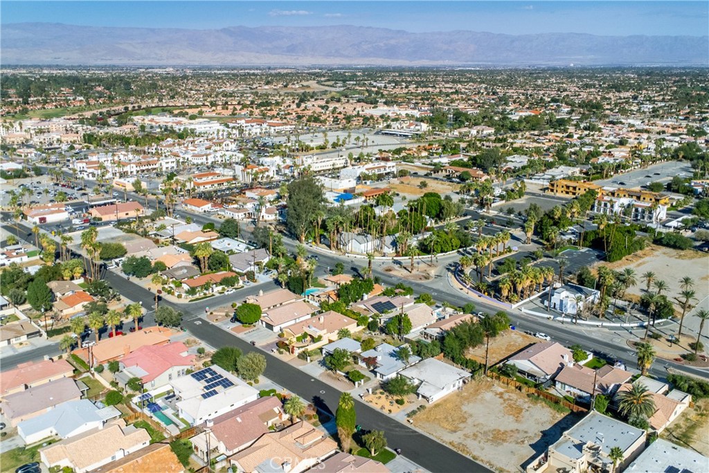 51592 Avenida Navarro