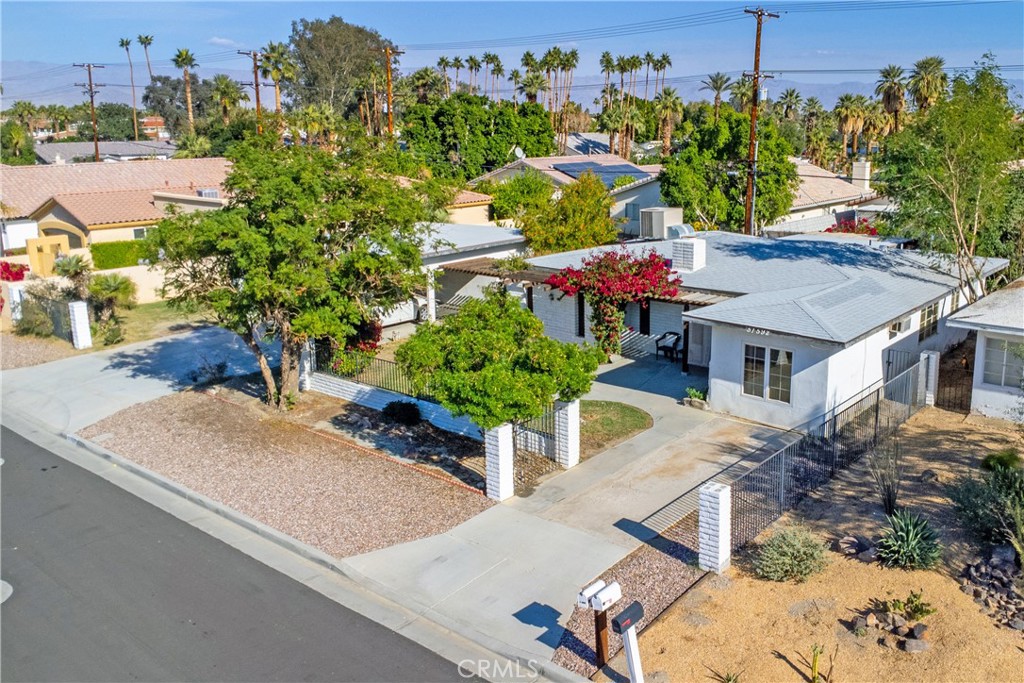 51592 Avenida Navarro