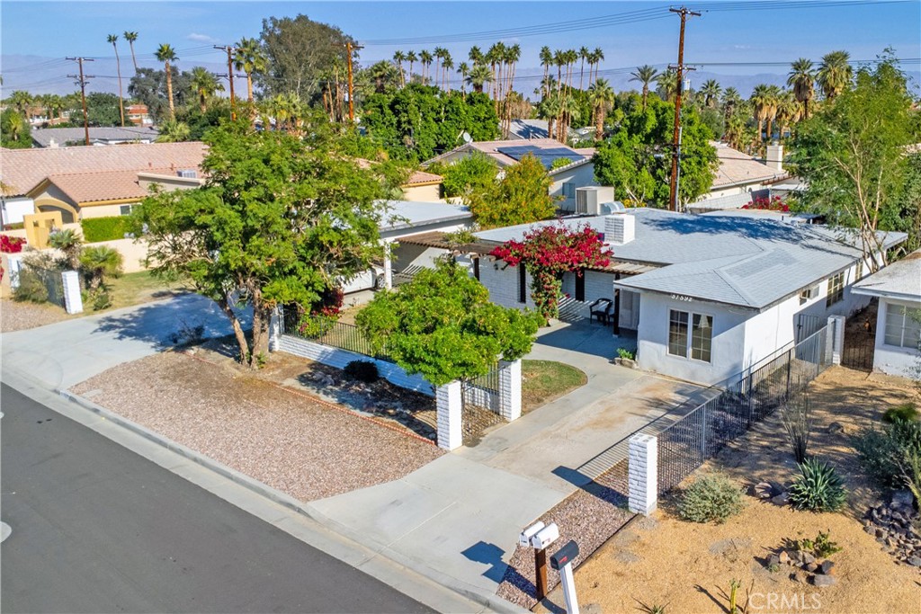 51592 Avenida Navarro