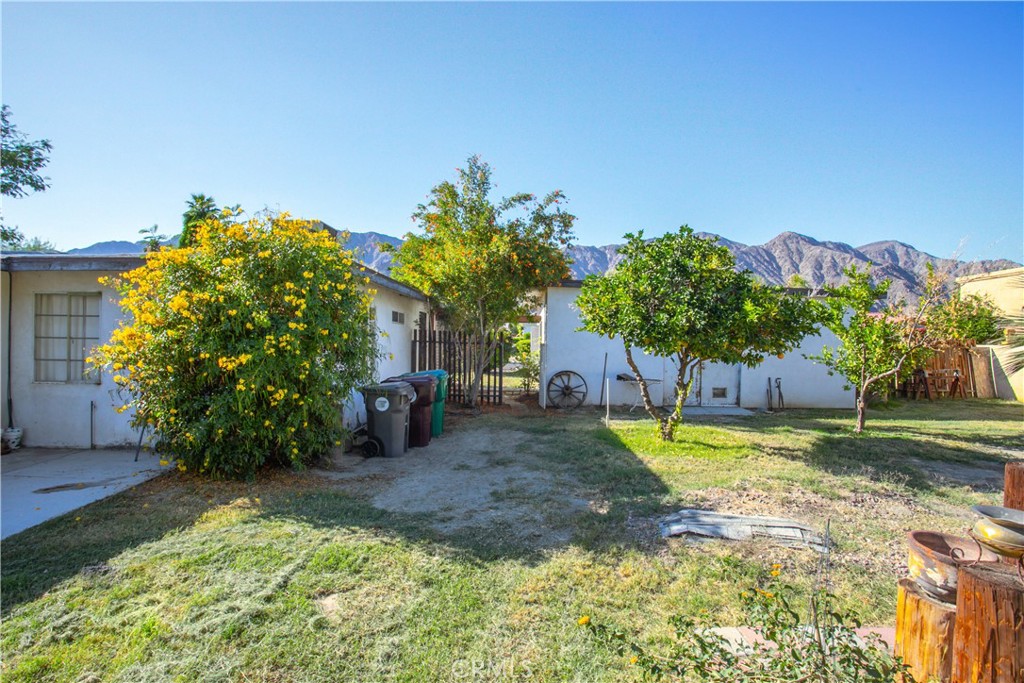 51592 Avenida Navarro