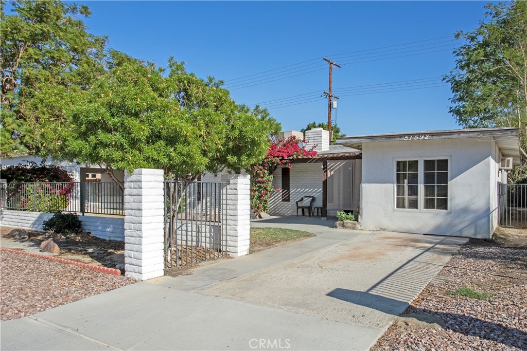51592 Avenida Navarro