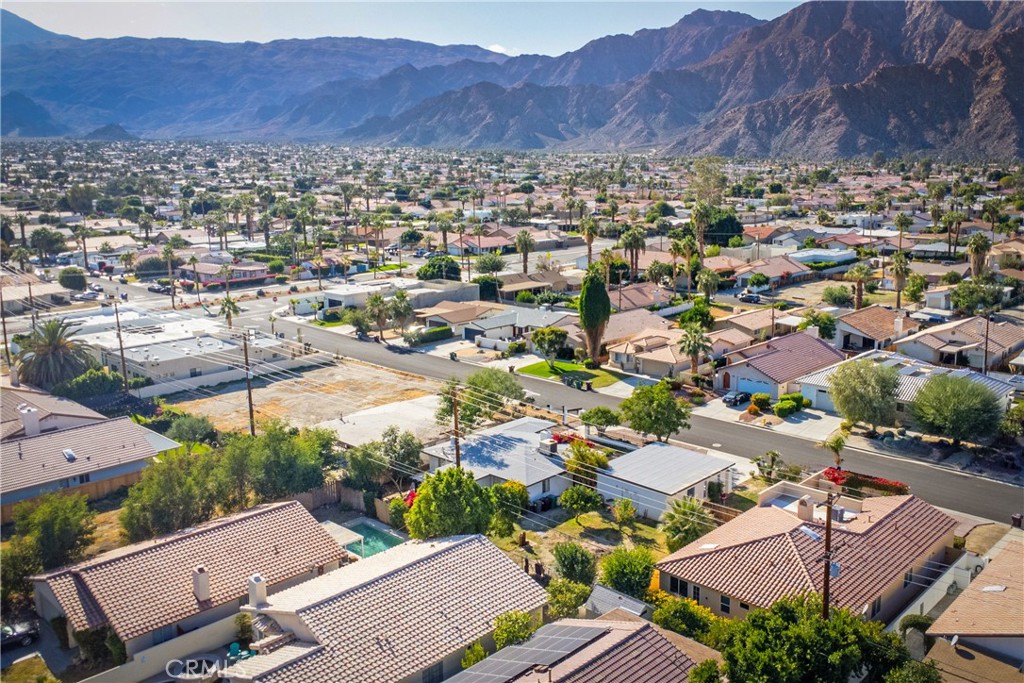 51592 Avenida Navarro