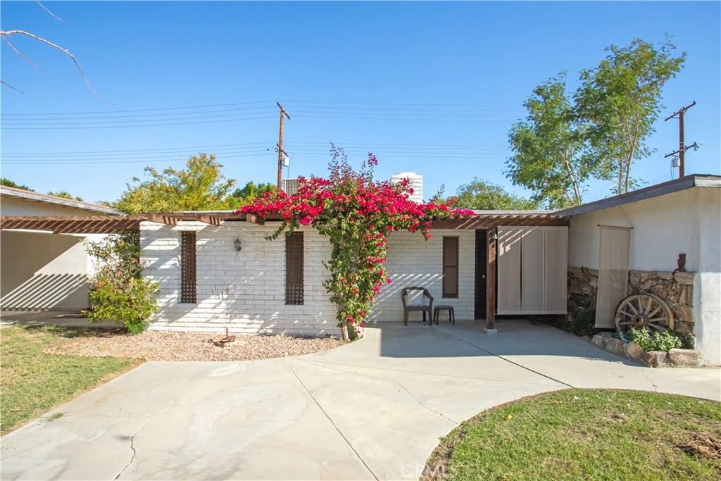 51592 Avenida Navarro