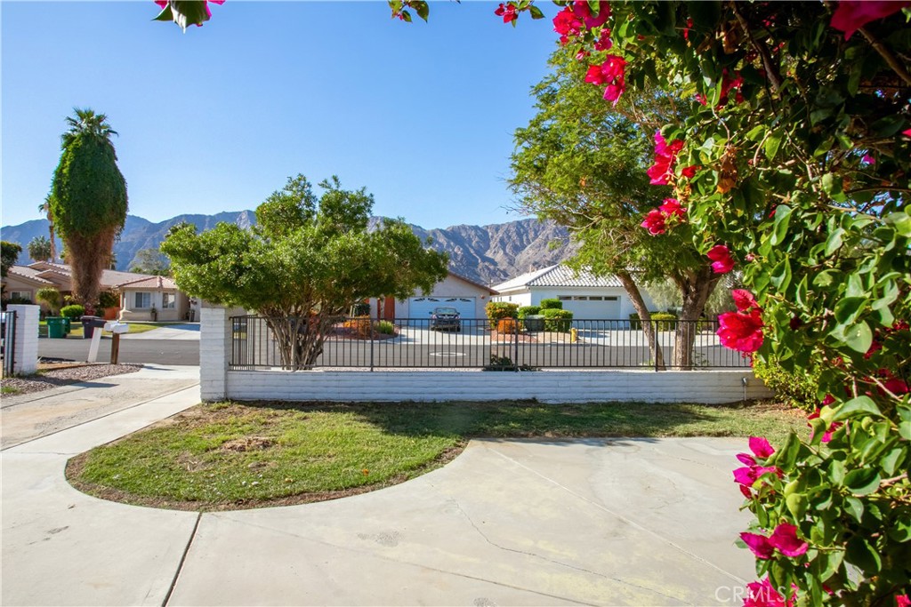 51592 Avenida Navarro