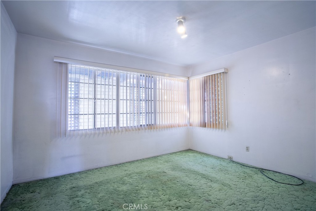 51592 Avenida Navarro