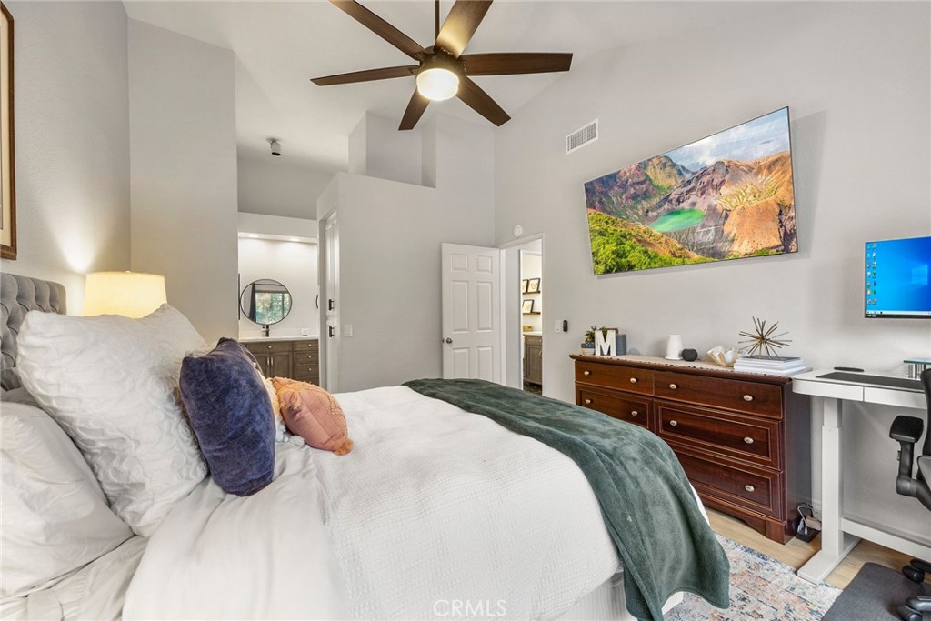 1053 S Daybreak Court