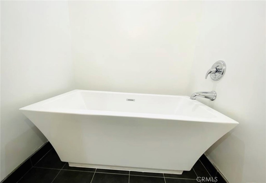 408 N Palm Drive 102