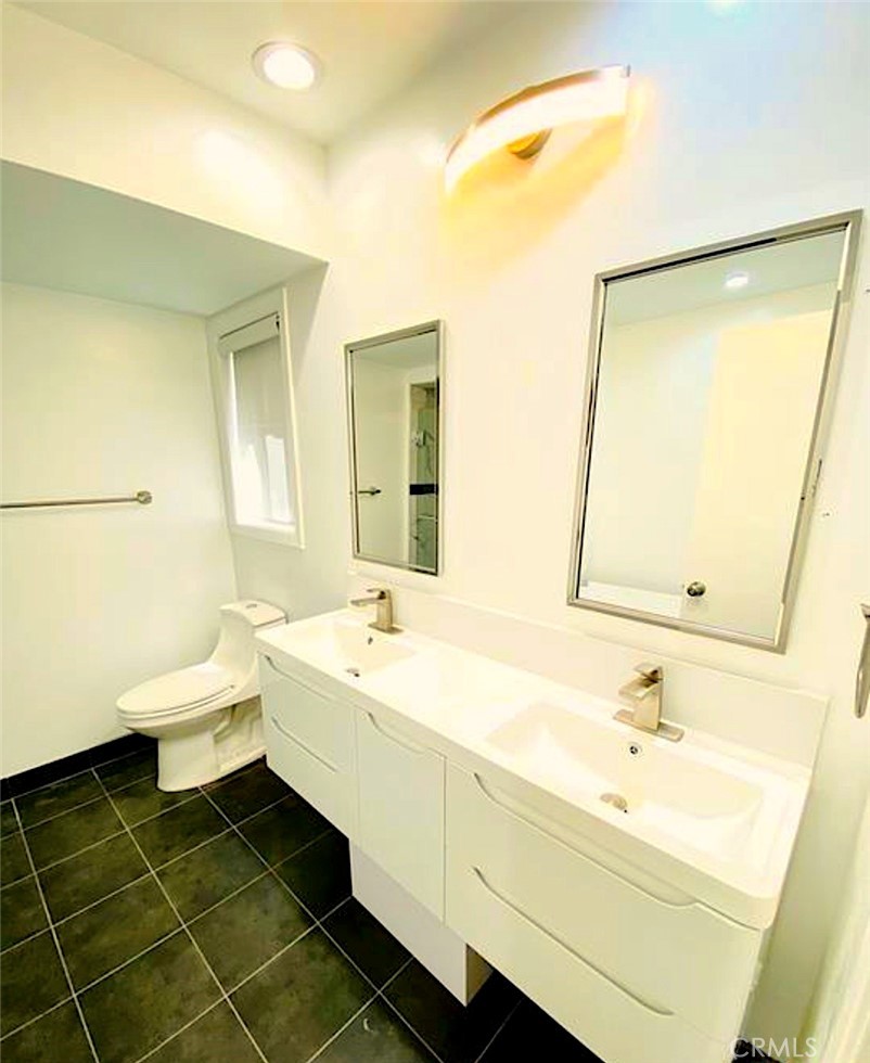 408 N Palm Drive 102