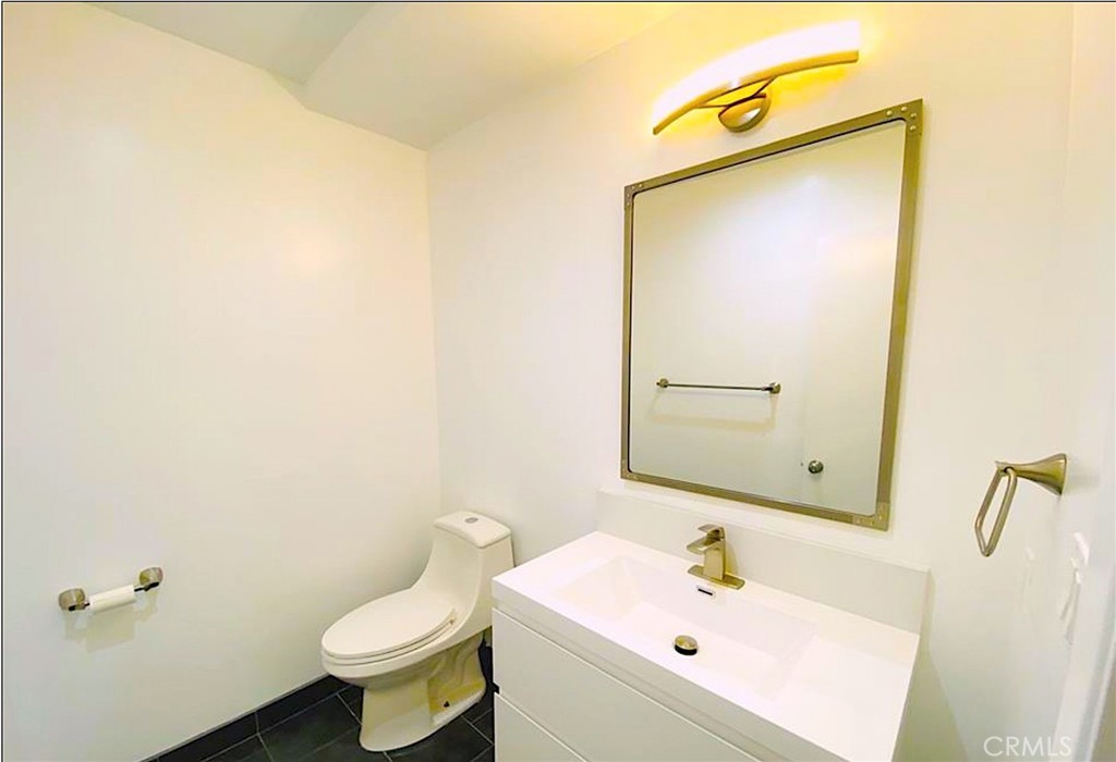 408 N Palm Drive 102