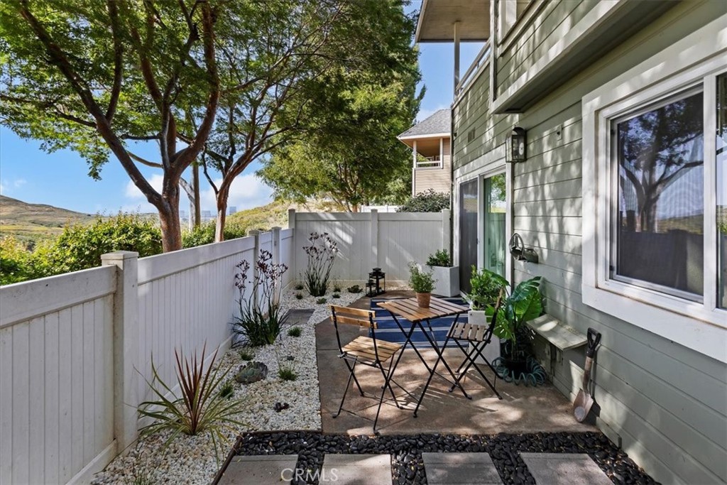 22135 Caminito Laureles 110