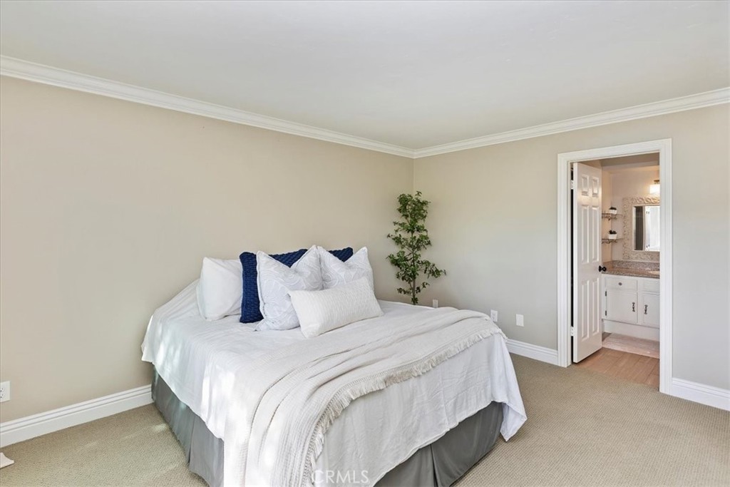 22135 Caminito Laureles 110