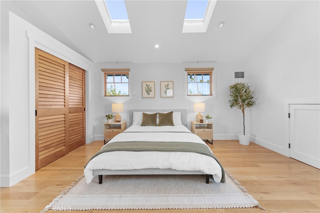 1952 Hillcrest Drive