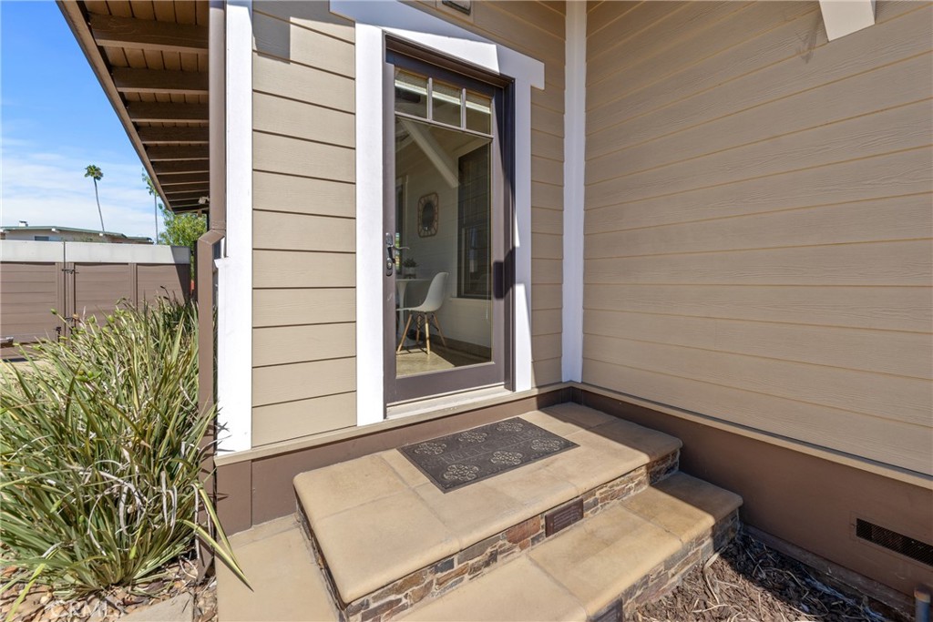 1952 Hillcrest Drive