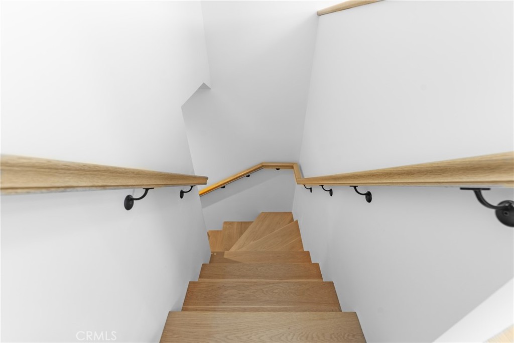 1952 Hillcrest Drive