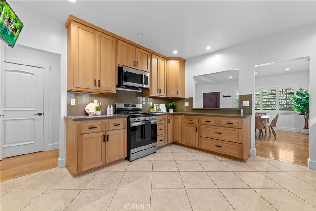 1952 Hillcrest Drive