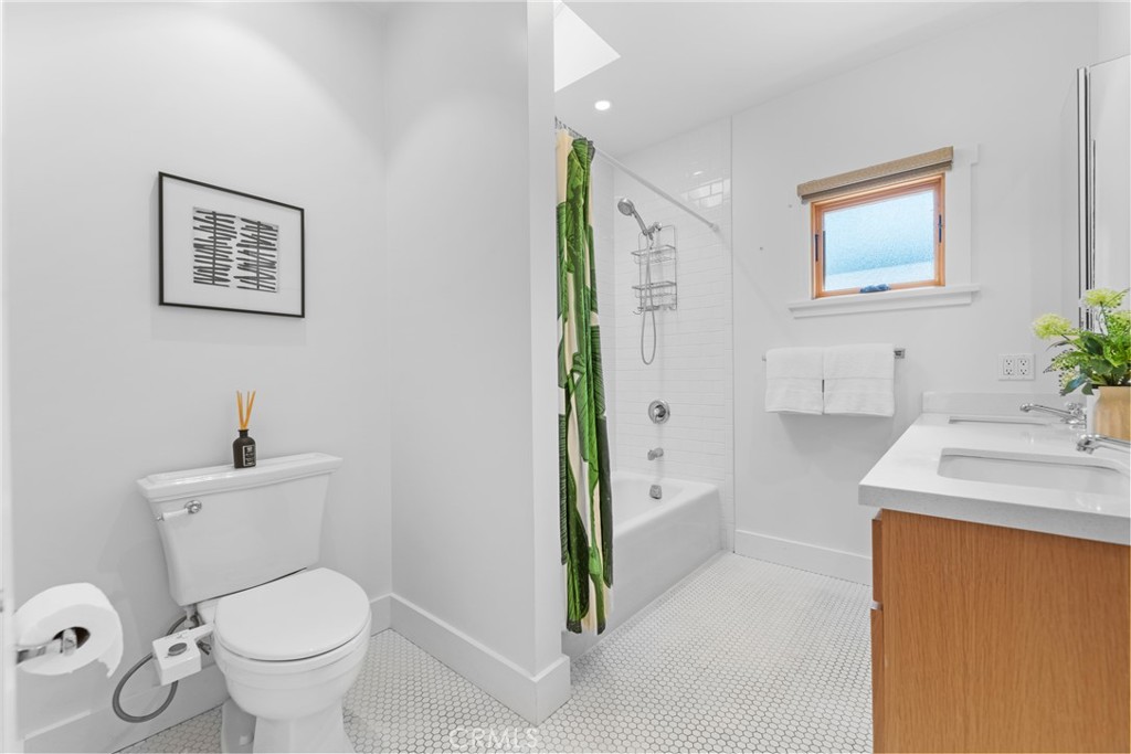 1952 Hillcrest Drive