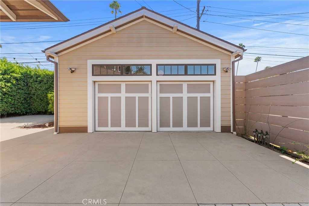 1952 Hillcrest Drive