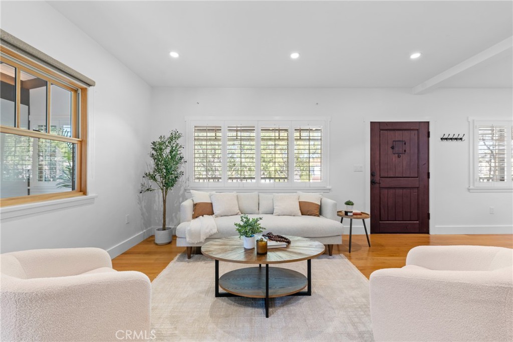 1952 Hillcrest Drive