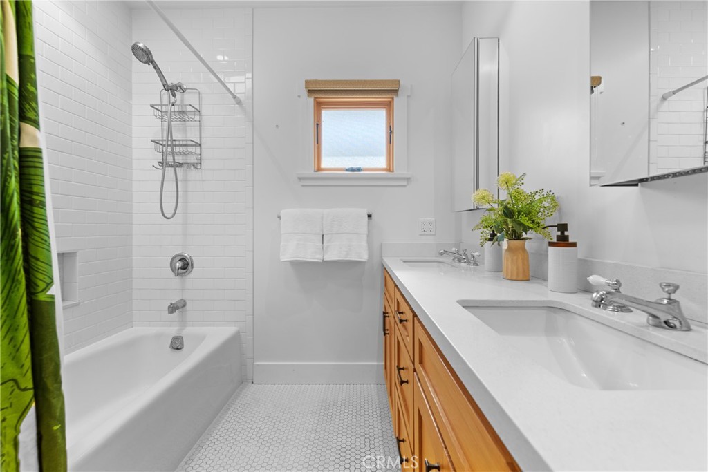 1952 Hillcrest Drive