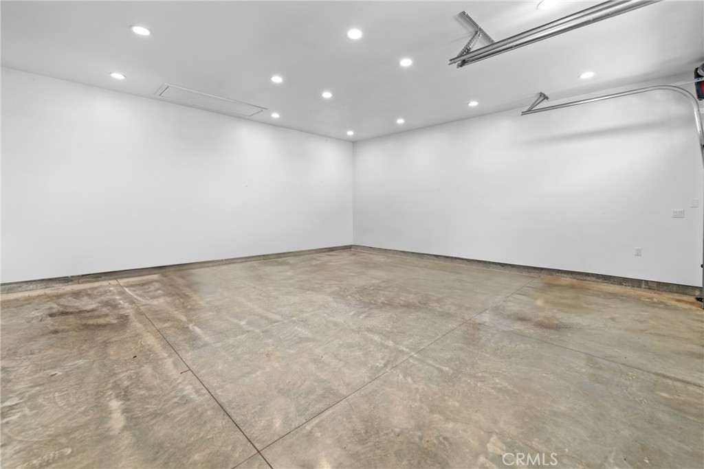 1952 Hillcrest Drive