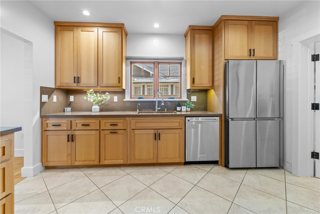 1952 Hillcrest Drive