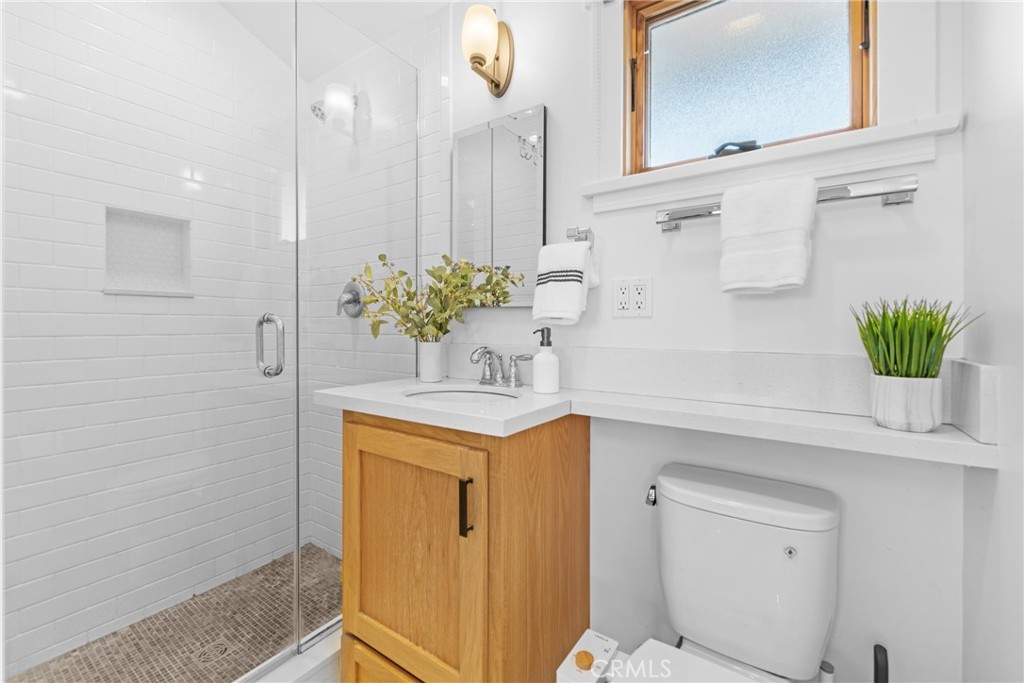 1952 Hillcrest Drive