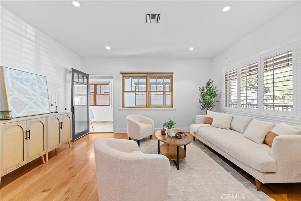 1952 Hillcrest Drive