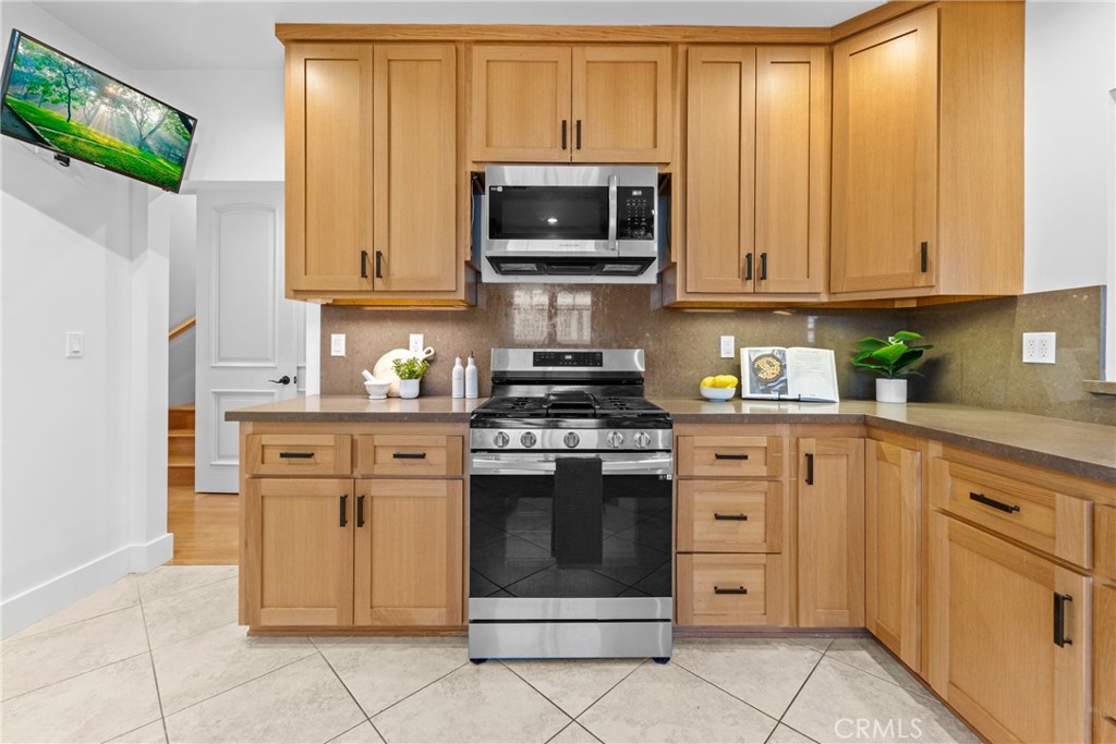 1952 Hillcrest Drive