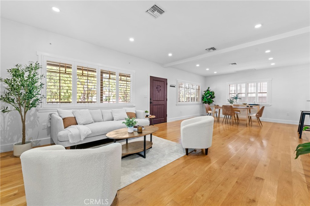 1952 Hillcrest Drive