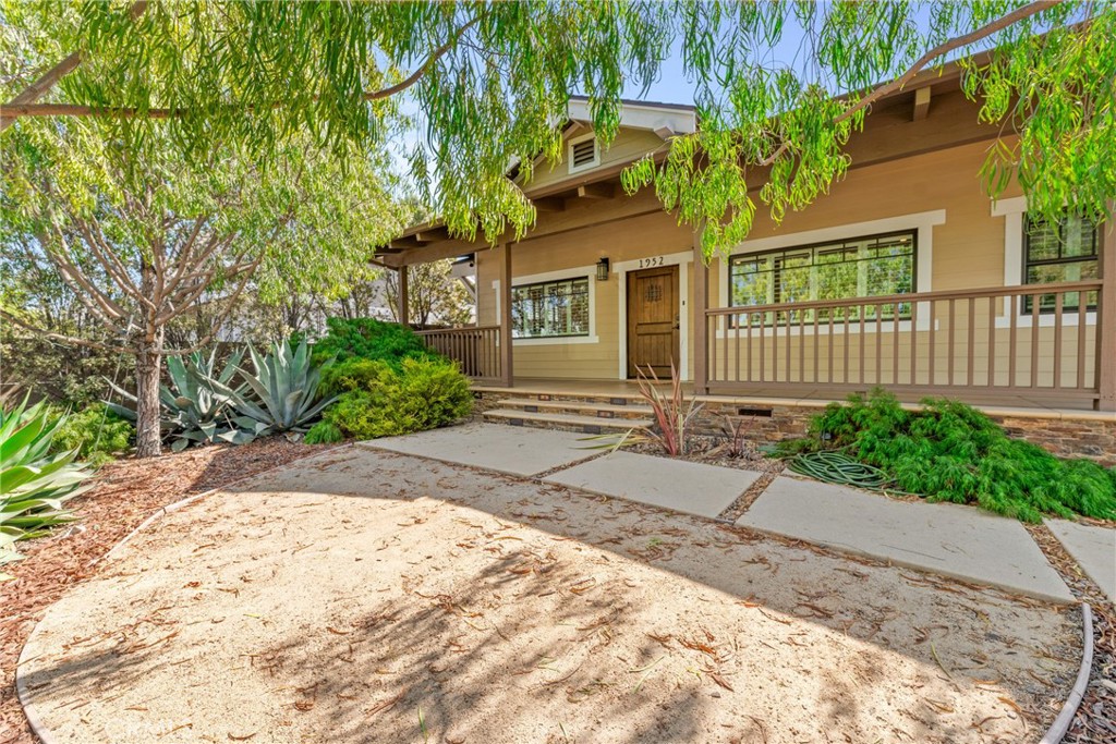 1952 Hillcrest Drive