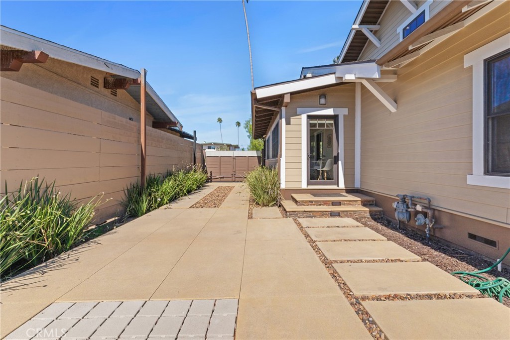 1952 Hillcrest Drive