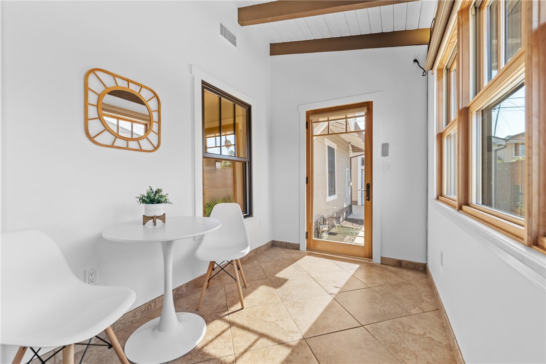 1952 Hillcrest Drive