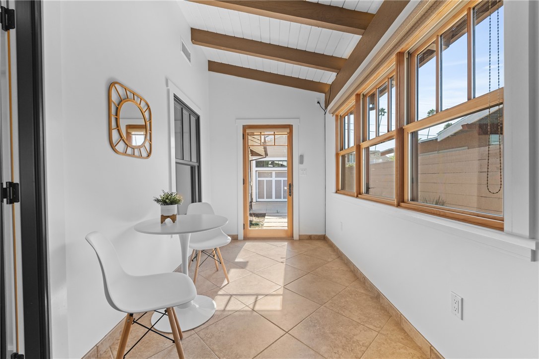 1952 Hillcrest Drive