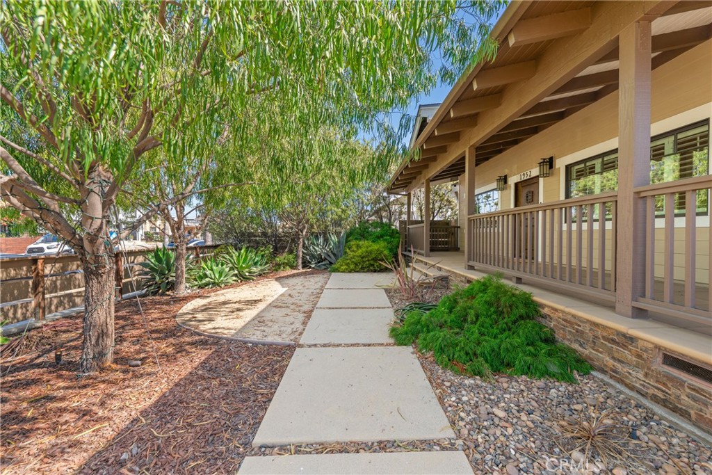 1952 Hillcrest Drive